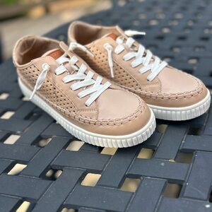 Yellow Box Mazal Perforated Tan Women’s Sneakers Like New
